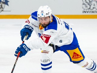 Slovenský hokejista Tomáš Tatar v drese švajčiarskeho Zugu.