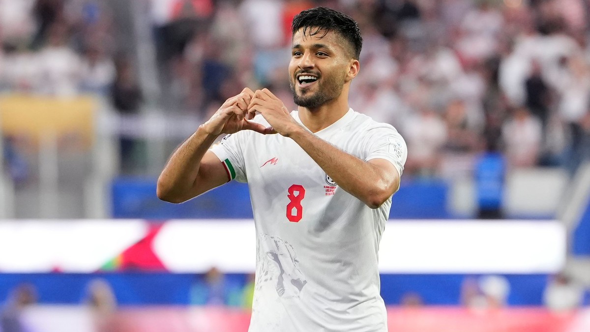 Futbalista Iránu Mohammad Mohebbi.