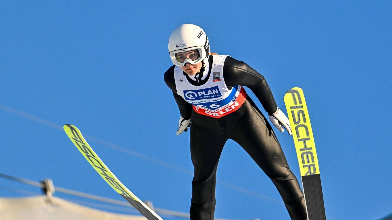 Slovenská reprezentantka v skokoch na lyžiach Kira Mária Kapustíková. 