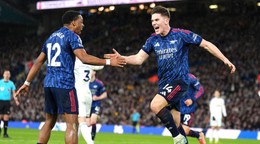 Hráči Arsenalu oslavujú gól