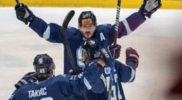 Na snímke hokejisti Slovana zľava Samuel Takáč, strelec gólu Sena Acolatse a Patrik Bačík sa radujú z gólu.