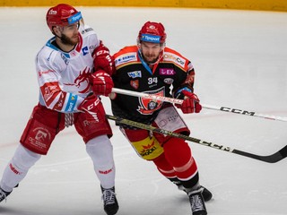 Miloš Roman (Třinec) a Kevin Klima (Hradec Králové).