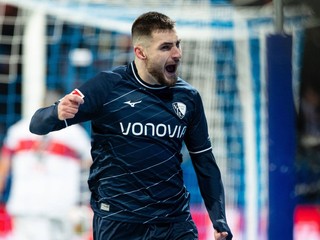 Matúš Bero oslavuje svoj prvý gól. 