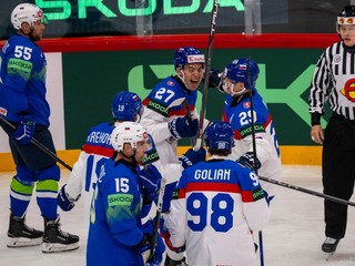 Hráči Slovenska sa radujú z gólu v zápase základnej A- skupiny Slovensko - Slovinsko na MS v hokeji 2025.