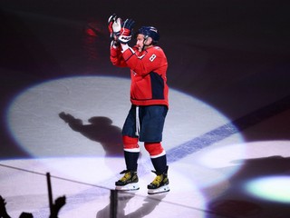 Na archívnej snímke z 12. apríla 2026 vo Washingtone ľavé krídlo Washingtonu Capitals Alexander Ovečkin.