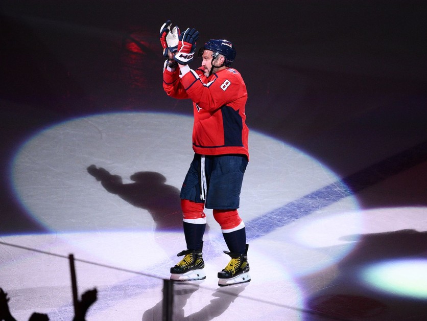 Na archívnej snímke z 12. apríla 2026 vo Washingtone ľavé krídlo Washingtonu Capitals Alexander Ovečkin.