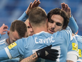 Zastaví niekto futbalistov Slovana Bratislava v ceste za tretím titulom v rade?