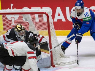 Adam Sýkora v zápase Slovensko - Kanada na MS 2022 v hokeji.