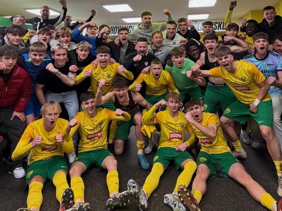 Radosť hráčov Žiliny po postupe cez Crvenu zvezdu Belehrad v mládežníckej Lige majstrov.