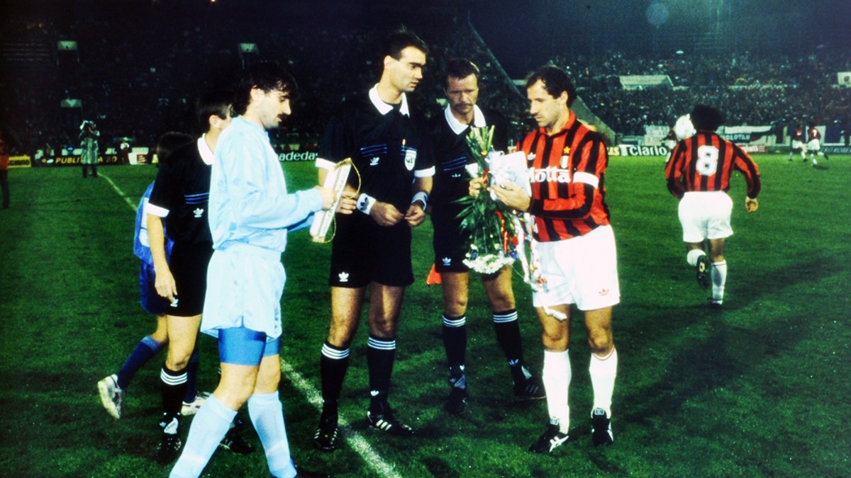 Tomáš Stúpala v belasom a Franco Baresi s AC Miláno. 