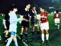 Tomáš Stúpala v belasom a Franco Baresi s AC Miláno. 