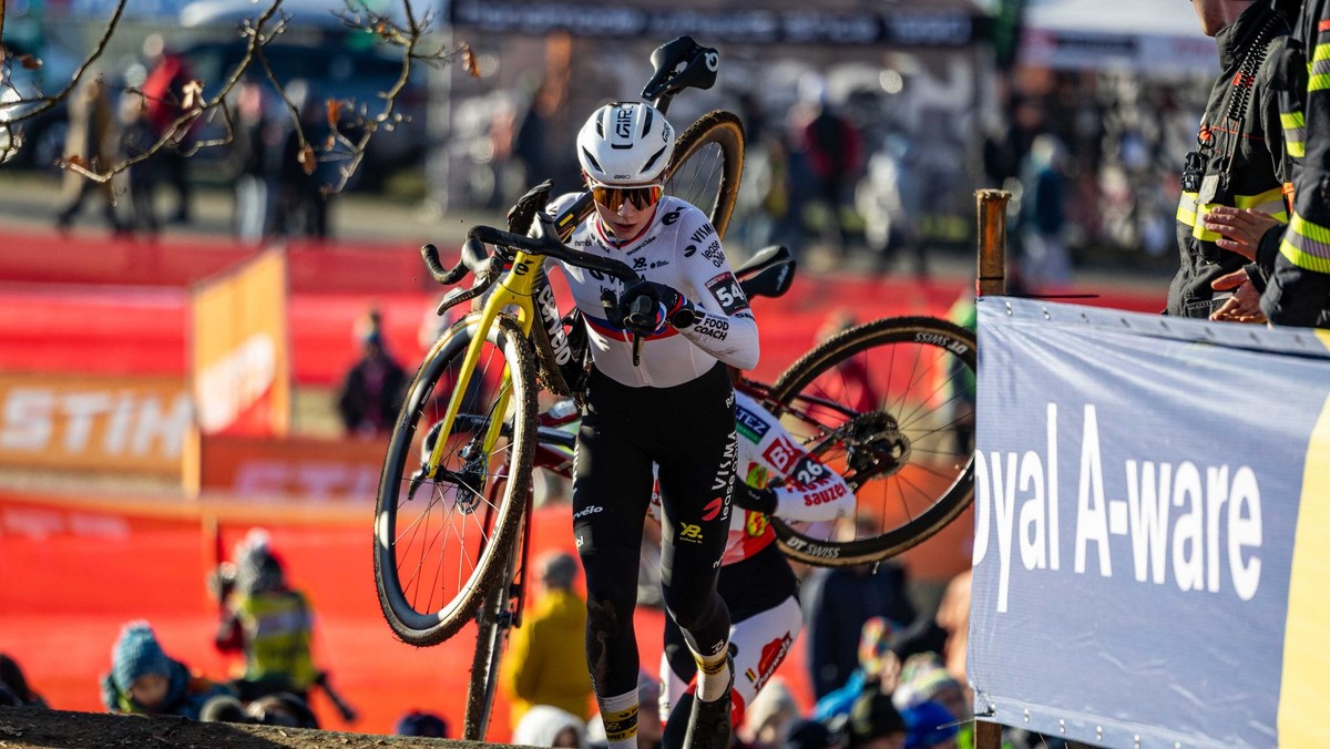 Viktória Chladoňová v pretekoch Svetového pohára v cyklokrose.