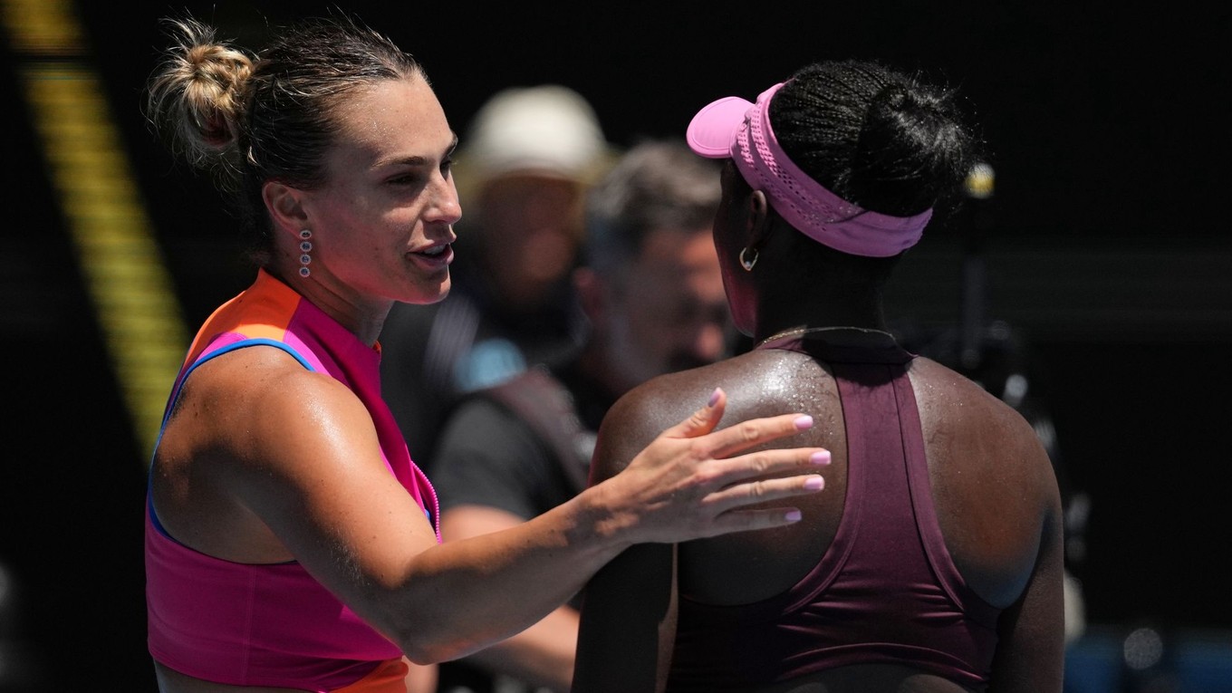 Aryna Sabalenka a Victoria Mboková