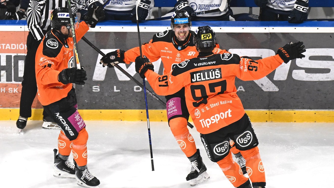 Radosť hráčov Košíc po prvom góle.