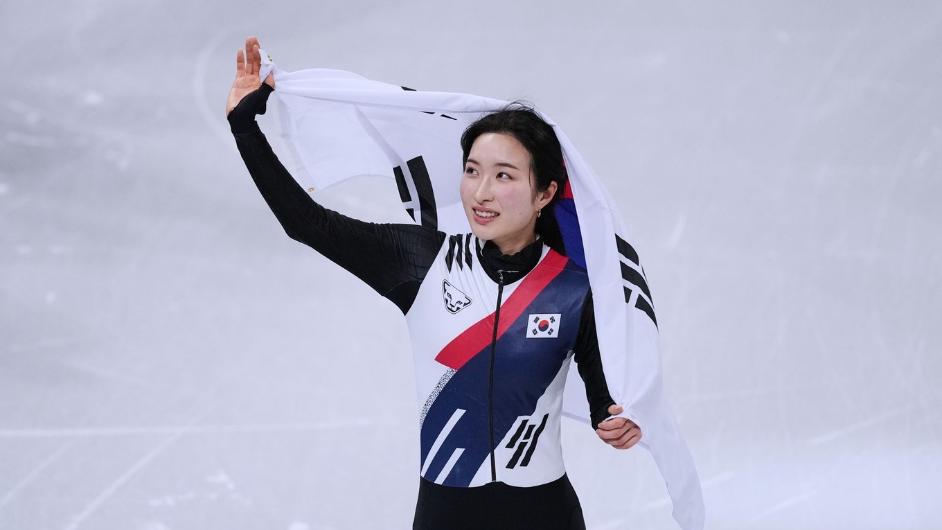 Reprezentantka Kórejskej republiky Kim Kil-li sa teší po zisku zlata