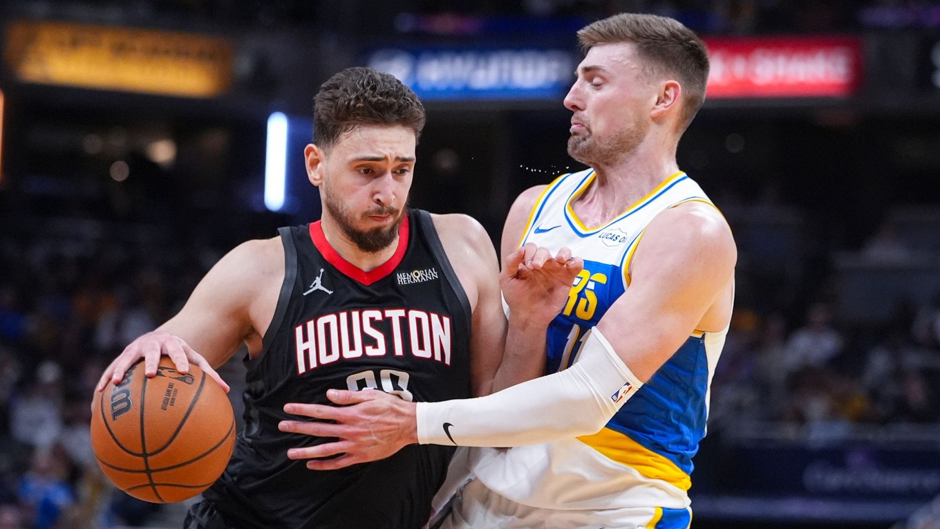 Alperen Sengün v drese Houstonu