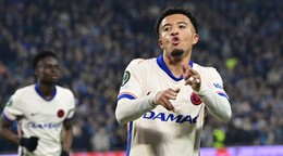 Jadon Sancho oslavuje gól. 