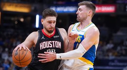 Alperen Sengün v drese Houstonu