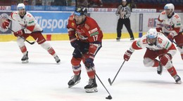 Na snímke Andrej Kudrna (Zvolen) strieľa gól do brány Liptovského Mikuláša.