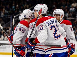 Gólová radosť hráčov Montrealu, v popredí Juraj Slafkovský.