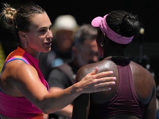 Aryna Sabalenka a Victoria Mboková