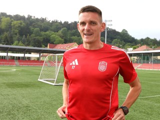 Na snímke hráč MFK Dukla Banská Bystrica Róbert Polievka počas prvého tréningu.