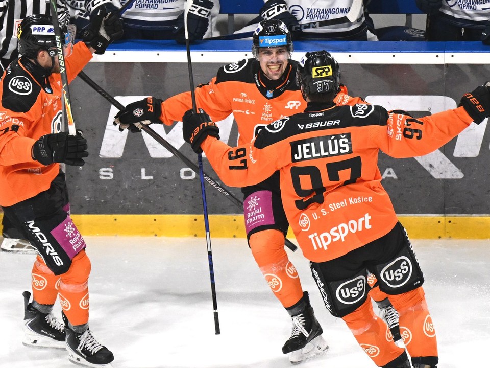 Radosť hráčov Košíc po prvom góle.