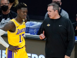 Nemecký basketbalista Dennis Schröder a tréner Los Angeles Lakers Frank Vogel.