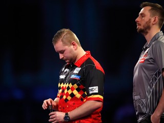 Belgičan Dimitri Van den Bergh a jeho nemecký súper Florian Hempel. 