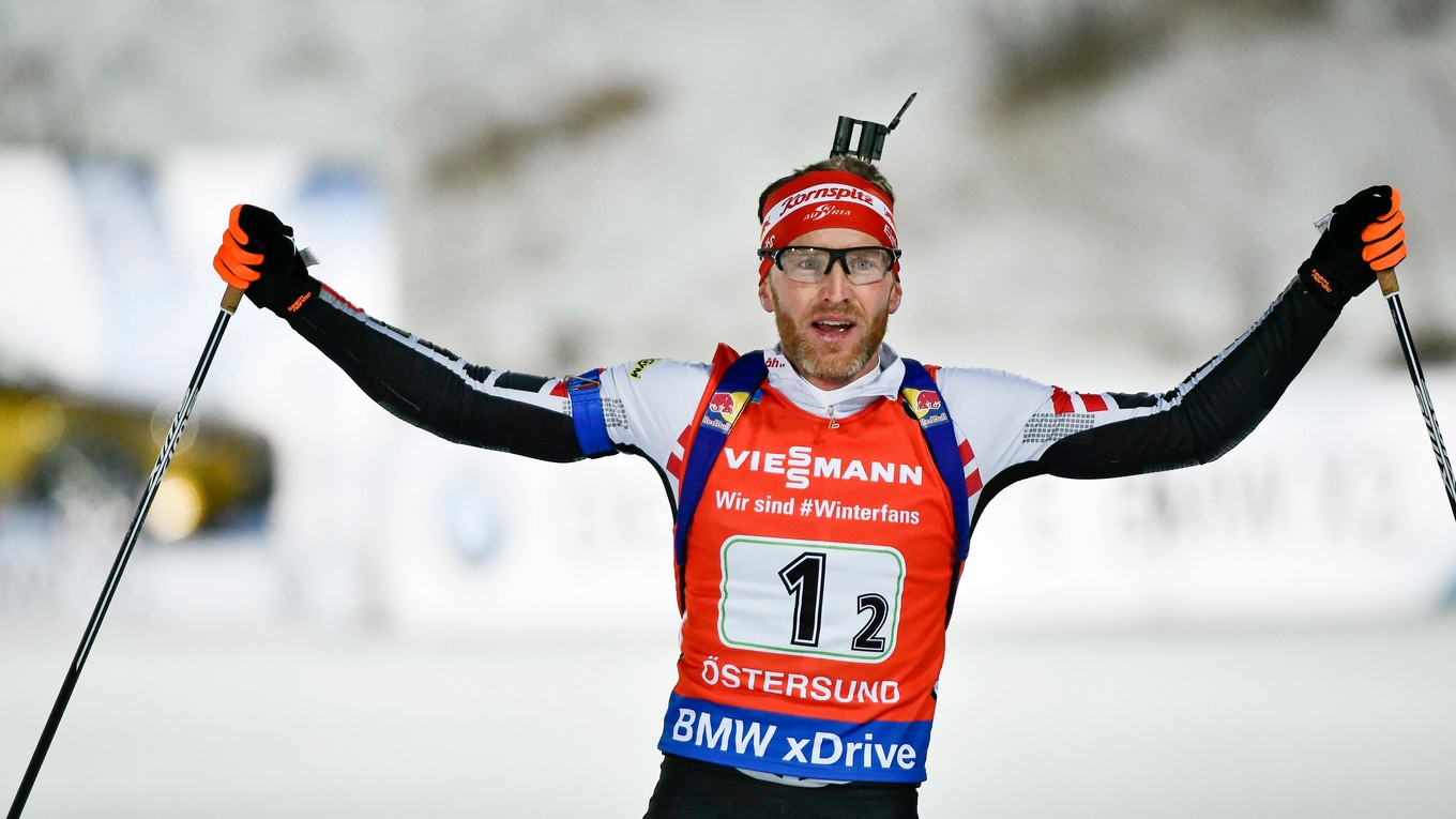 Rakúsky biatlonista Simon Eder.