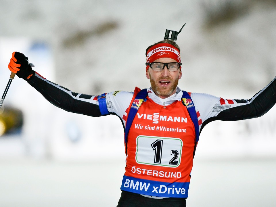 Rakúsky biatlonista Simon Eder.