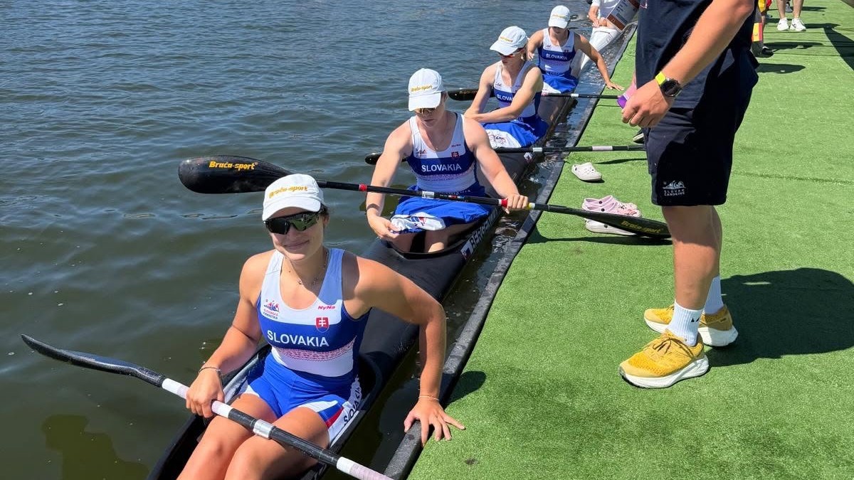 Slovenský ženský štvorkajak - Réka Bugár, Bianka Sidová, Sofia Bergendi a Hana Gavorová.