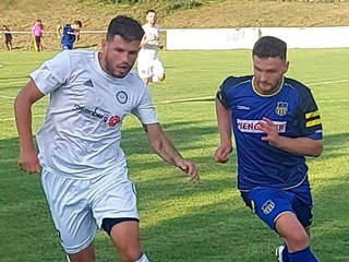 Michal Vilkovský (vľavo) v drese MFK Spartak Medzev.