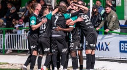 Futbalisti Malženíc oslavujú gól