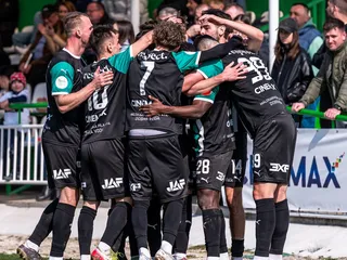 Futbalisti Malženíc oslavujú gól