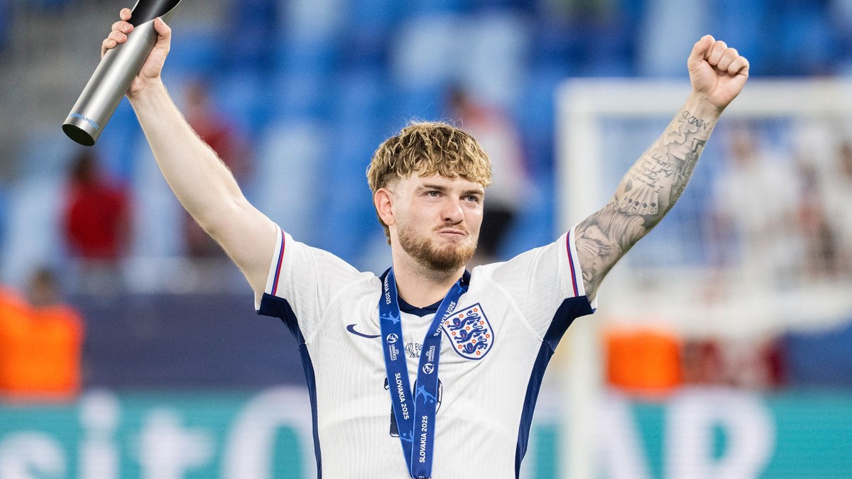 Na snímke anglický futbalista Harvey Elliott.