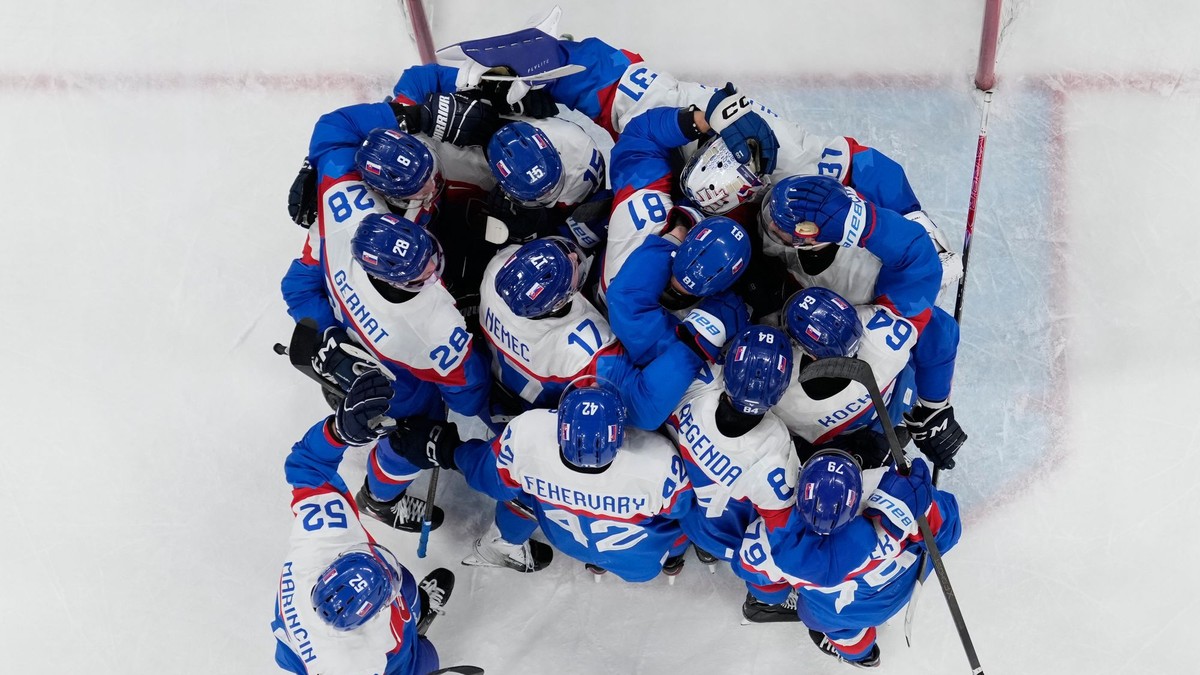 Slovenskí hokejisti po zápase Slovensko - Nemecko vo štvrťfinále ZOH 2026.