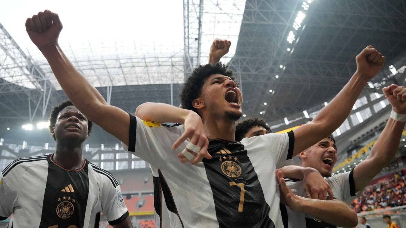 Paris Brunner sa teší z gólu.