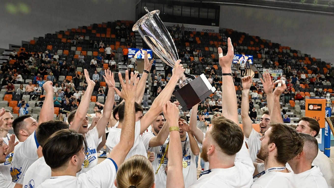 Hráči VKP FTVŠ UK Bratislava sa tešia zo zisku už trinásteho titulu majstra Slovenska