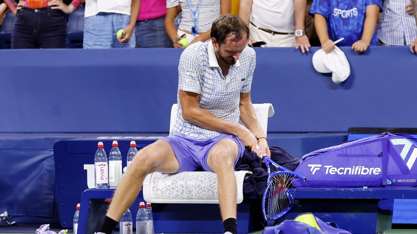 Daniil Medvedev rozmlátil raketu