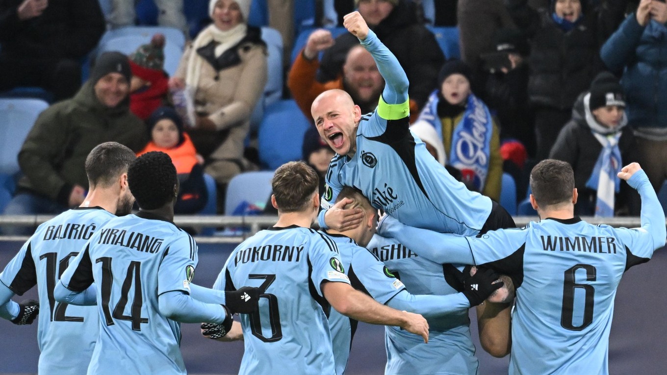 Hráči Slovana sa radujú z gólu