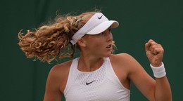 Mirra Andrejevová na Wimbledone 2023.