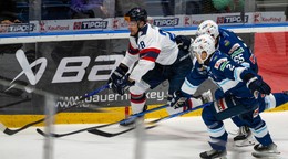 Richard Pánik (Slovan), Matej Bača a Alex Cotton (obaja Nitra).