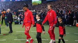 Michael Olise a Harry Kane.