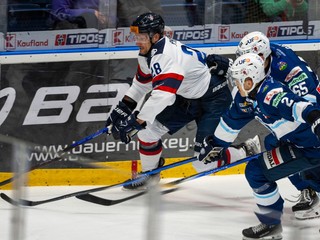 Richard Pánik (Slovan), Matej Bača a Alex Cotton (obaja Nitra).