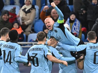 Hráči Slovana sa radujú z gólu