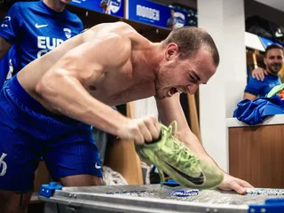 Po víťazných zápasoch ide nováčik FC Nitra v kabíne za zatvorenými dverami bomby.