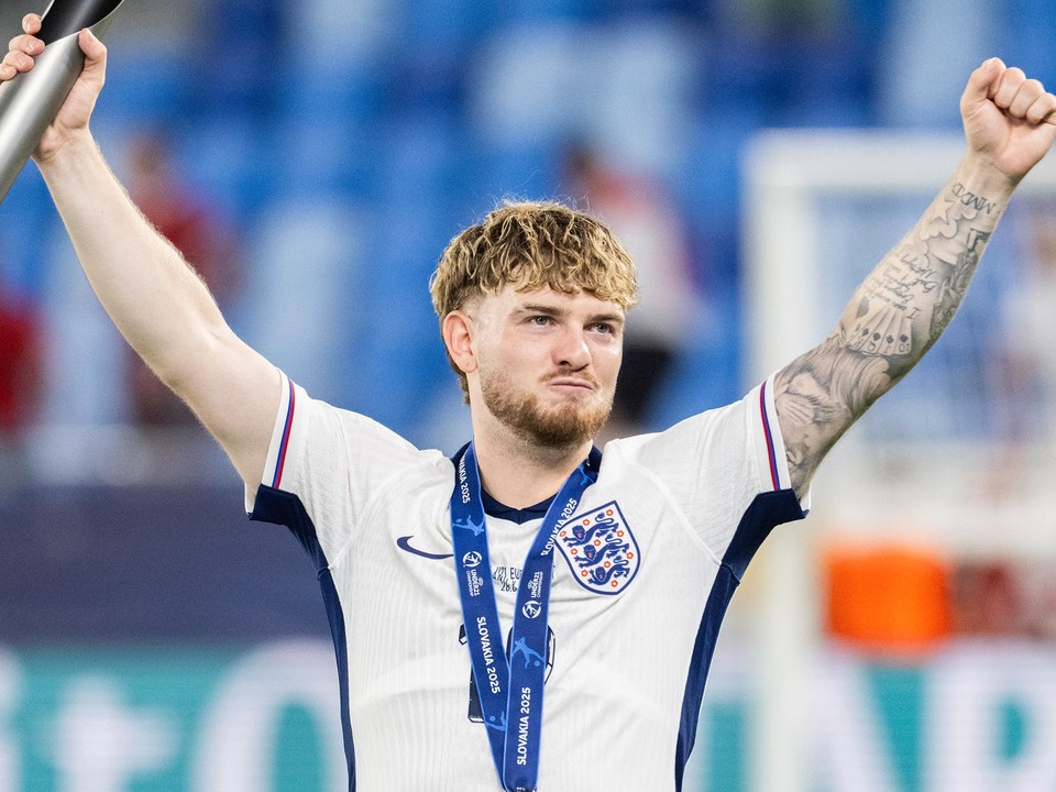 Na snímke anglický futbalista Harvey Elliott.