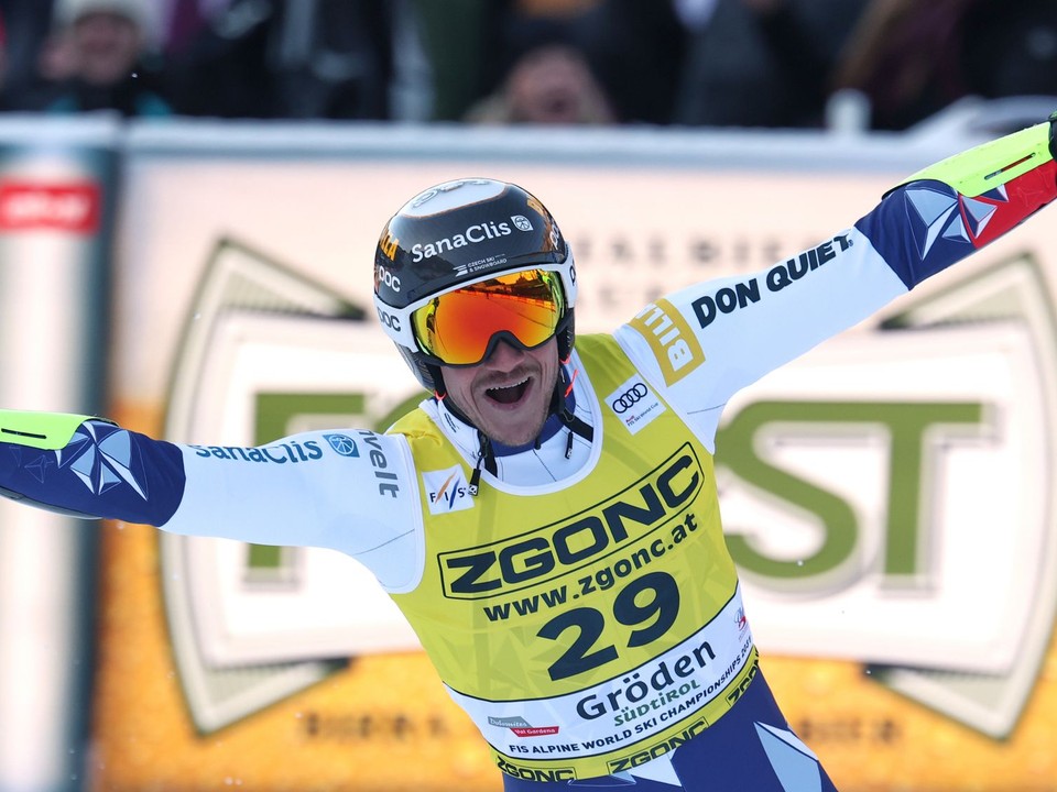 Český lyžiar Jan Zabystřan po víťazstve v super-G vo Val Gardene.
