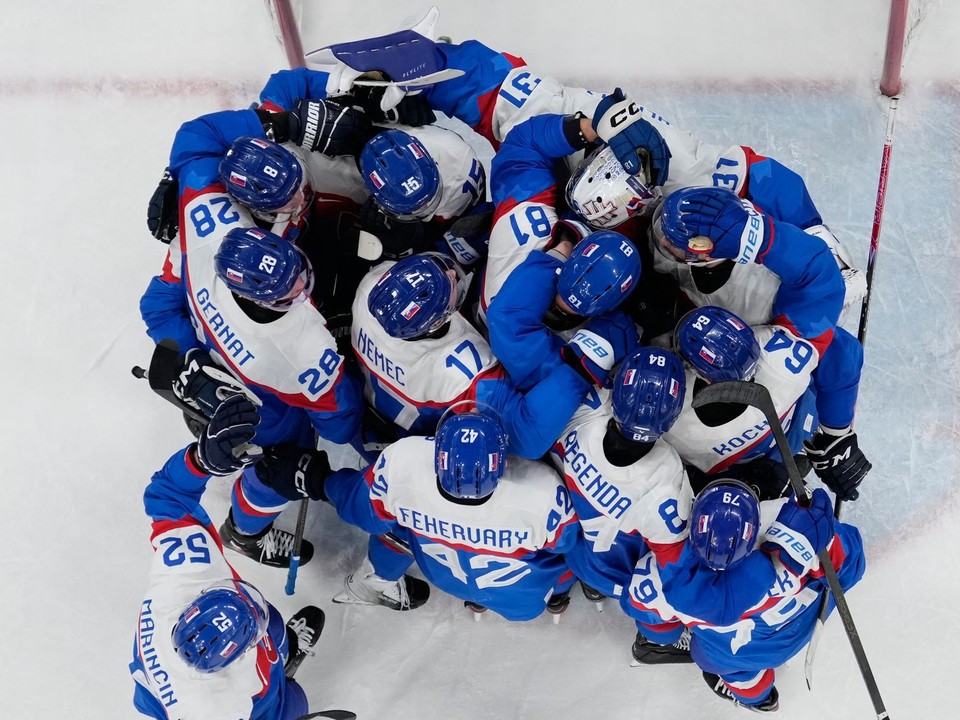 Slovenskí hokejisti po zápase Slovensko - Nemecko vo štvrťfinále ZOH 2026.